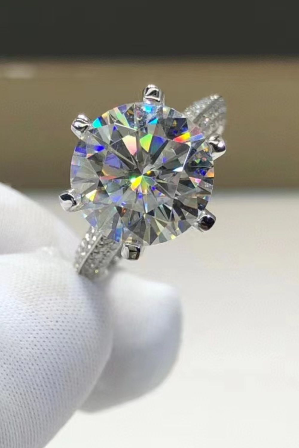 Close-up of 6 prong moissanite stone sparkle
