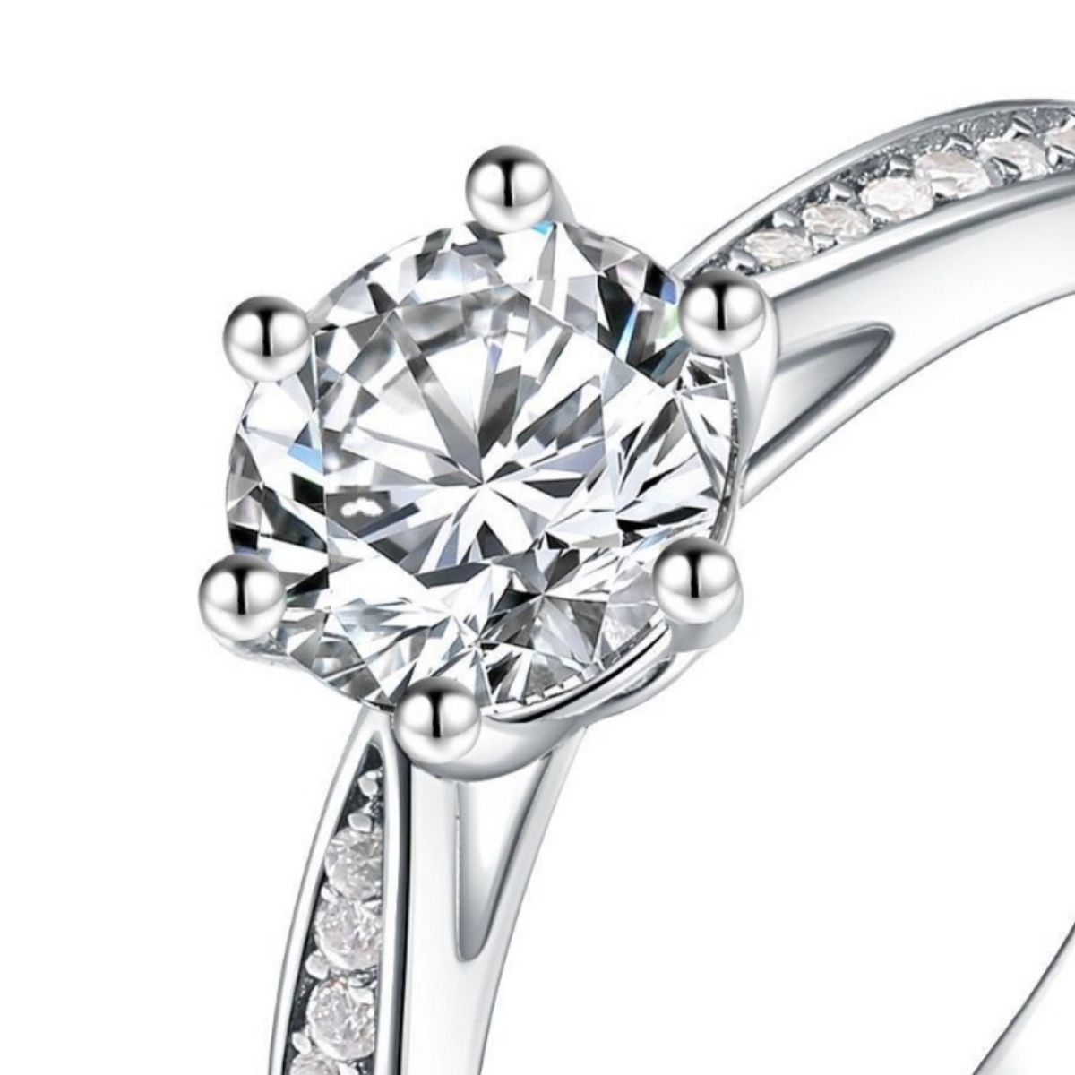 Side profile of 1 carat moissanite ring showing 0.6" band width