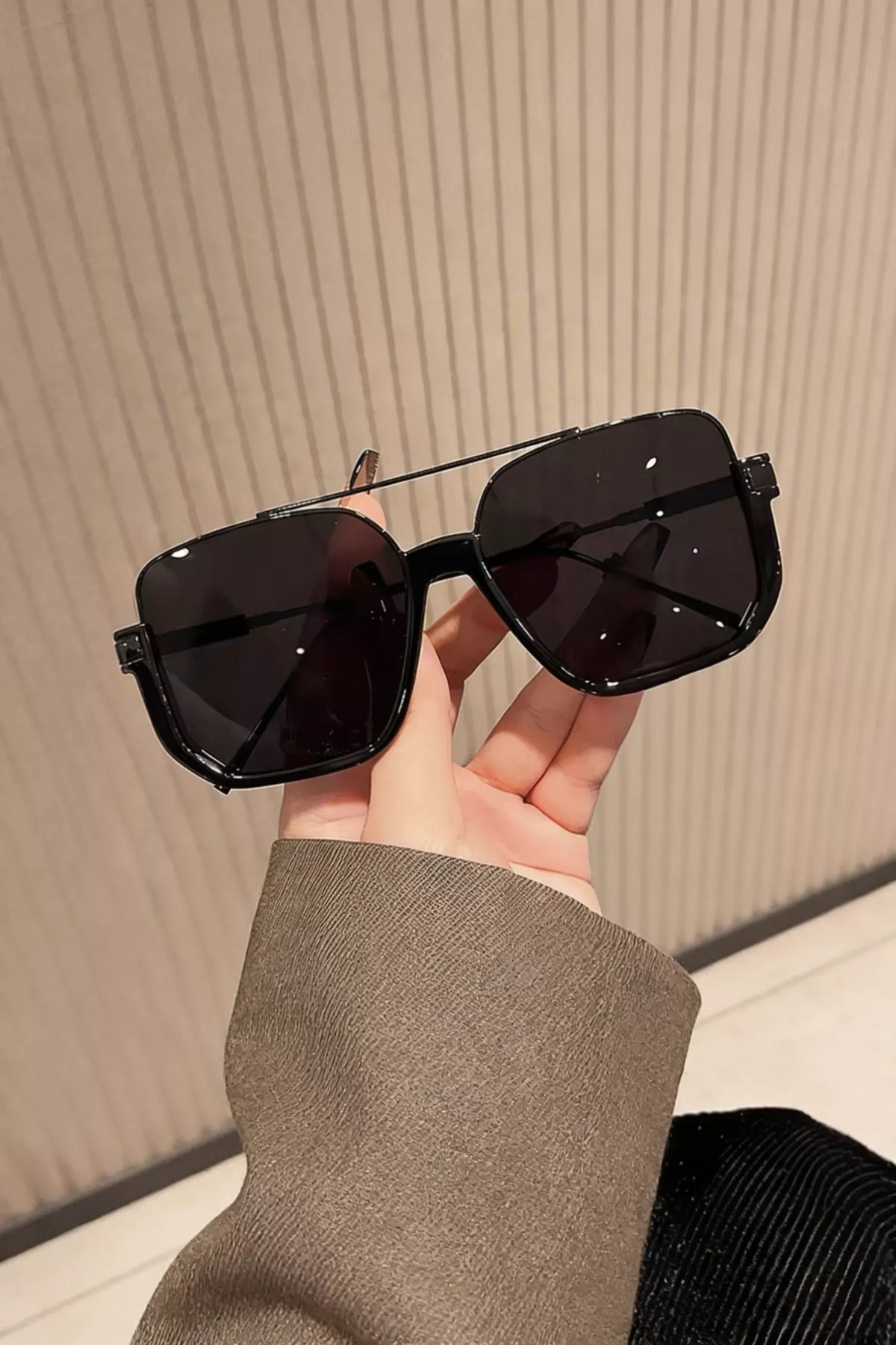 Edgy UV protection square eyewear for rebellious women side profile in Black