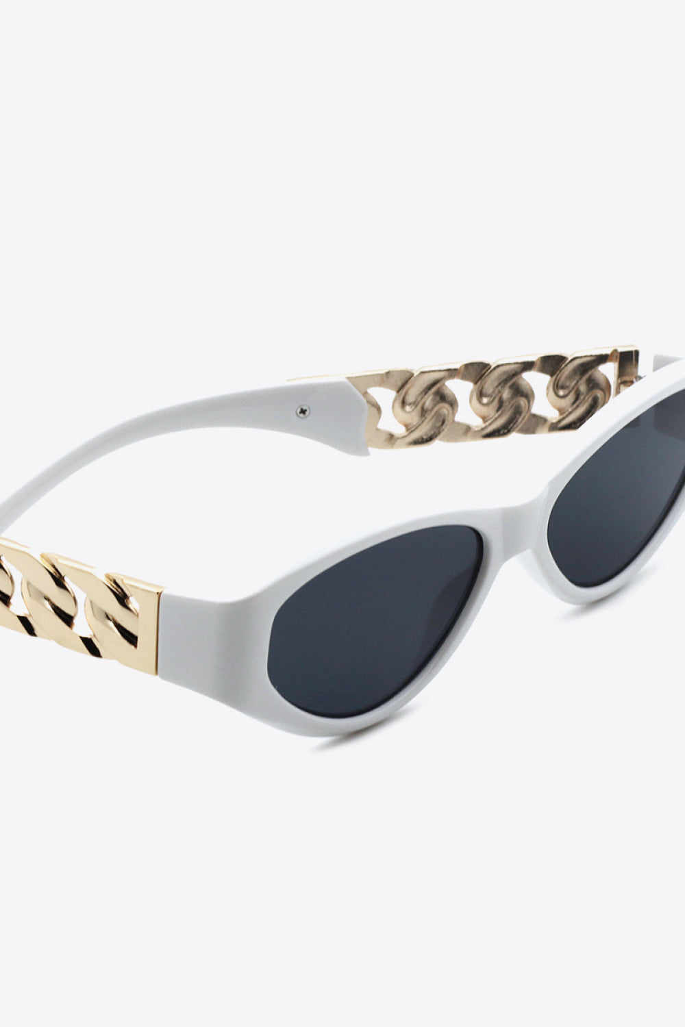 Rebellious Gal chain detail sunglasses styling