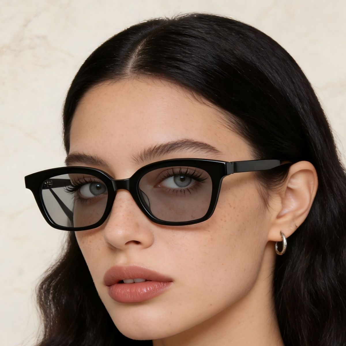 Close-up of gradient TAC lenses with full UV400 protection label