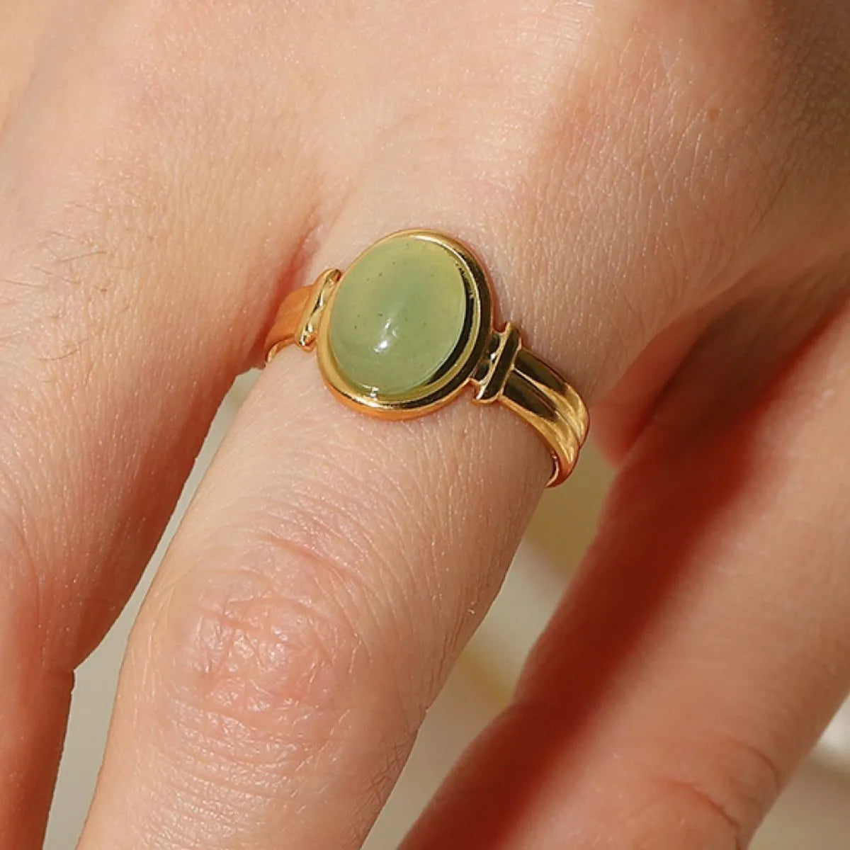 Adjustable tiger's eye stone ring 18K gold plating stainless steel close-up