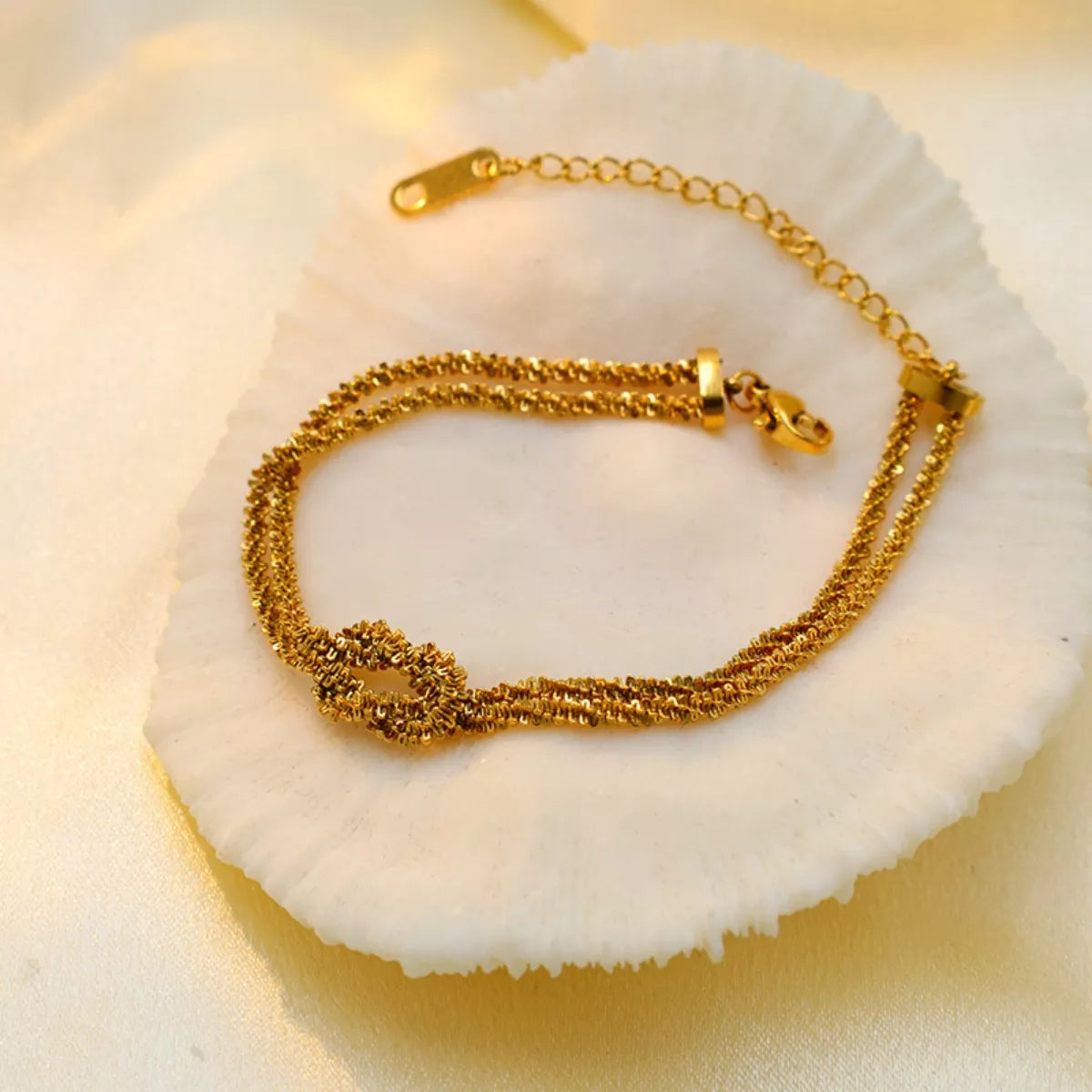 Rebellious women's bracelet in twisted chain design, gold finish