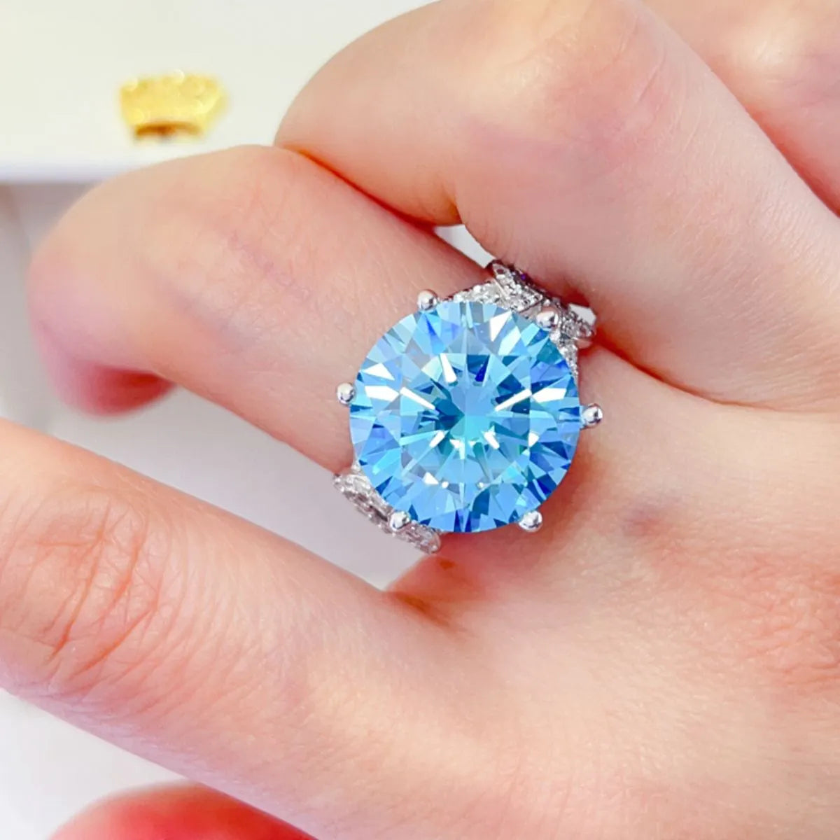 10 carat moissanite ring 925 sterling silver platinum plated large solitaire on woman's finger