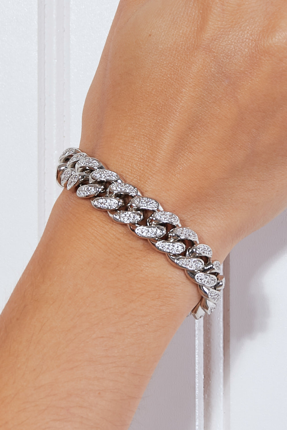 Curb Chain Bracelet – Timeless, Bold, and On-Trend