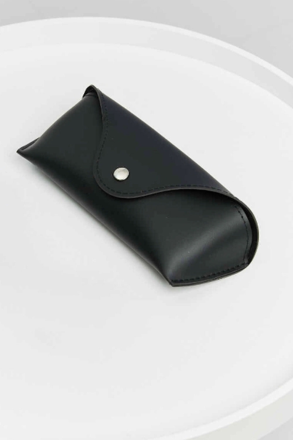 Lightweight rectangular sunglasses outdoor look 