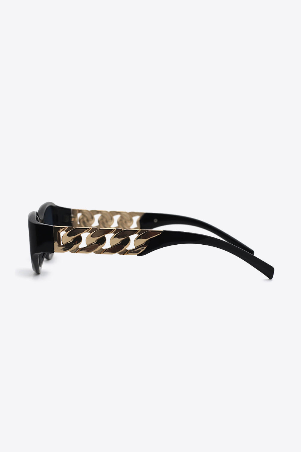 Close-up of chain detail on sunglasses temples black