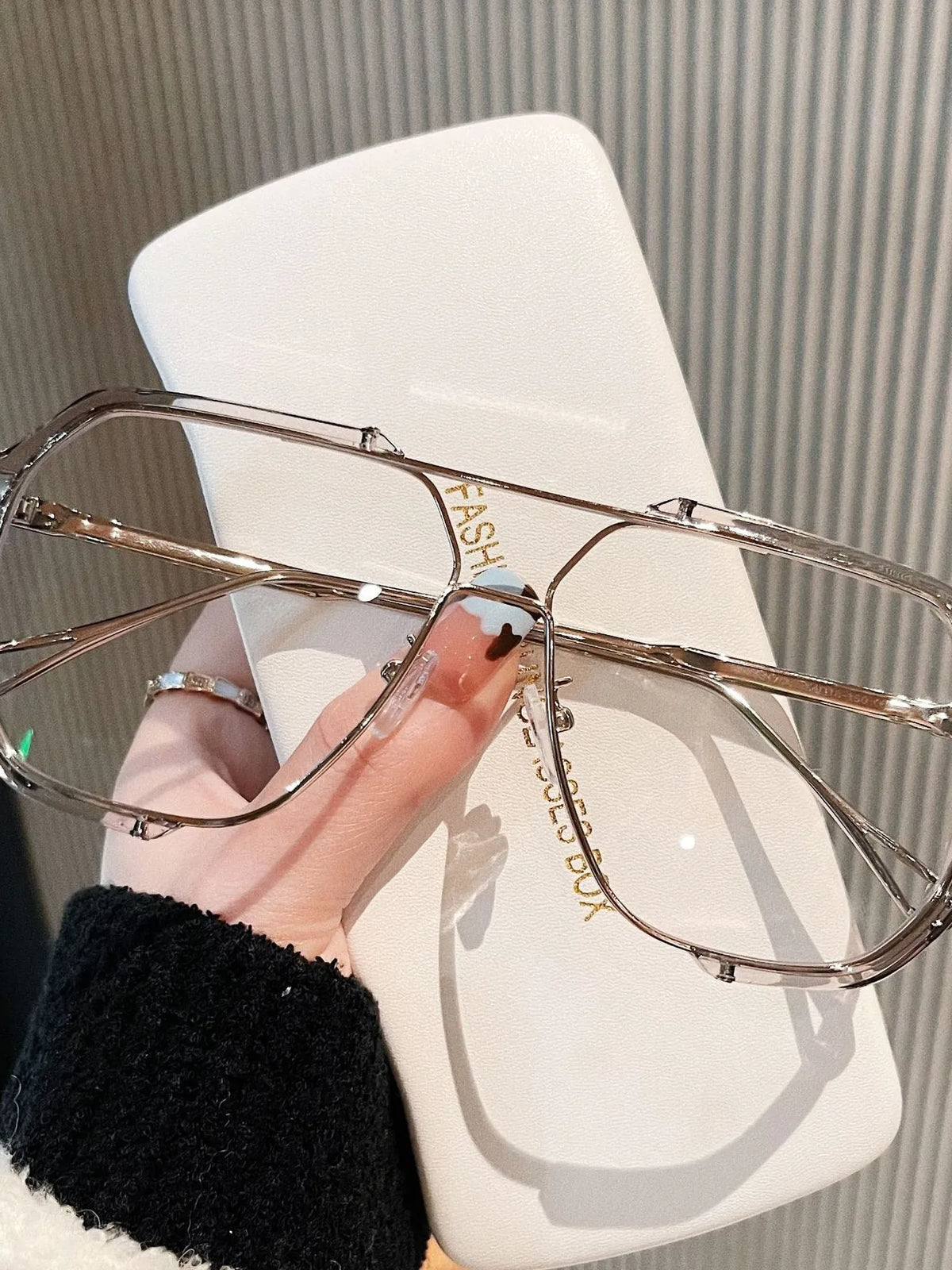 Fashion-forward oversized sunglasses temple length 5.6 inches display