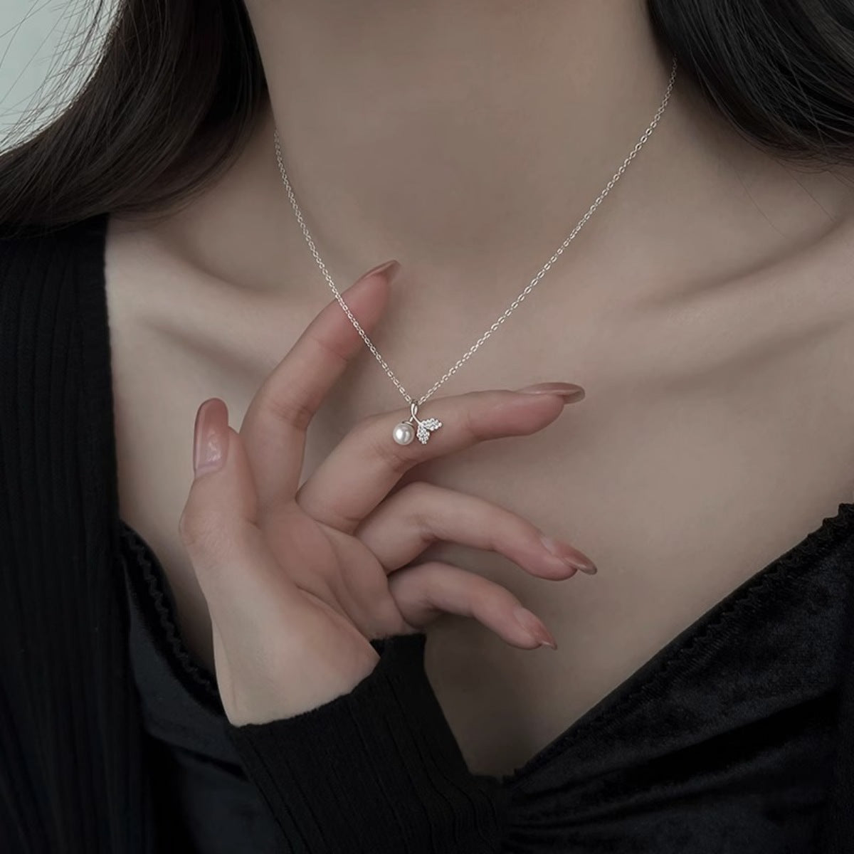 Model wearing Rebellious Gal pearl and zircon necklace with rebellious layered look